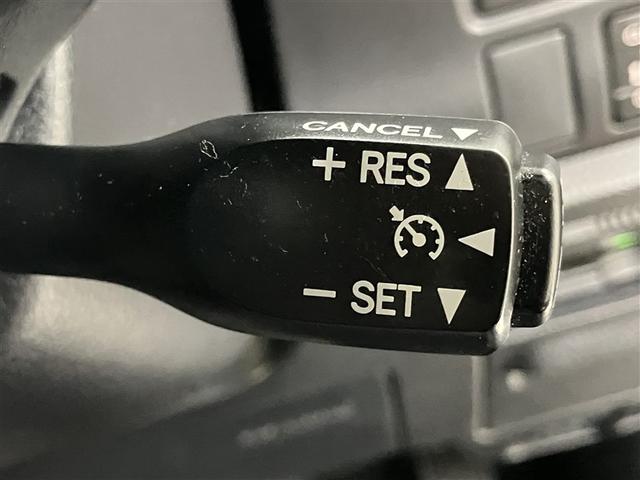 ヴォクシー ＺＳ　煌ＩＩＩ　プリクラッシュ　スマートキ　アイスト　ＤＶＤ再生機能　記録簿付き　横滑り防止装置　ナビＴＶ　アルミ　三列シート　盗難防止　オートエアコン　キーレス　ＥＴＣ装備　パワステ　メモリナビ　クルコン　ＡＢＳ（13枚目）