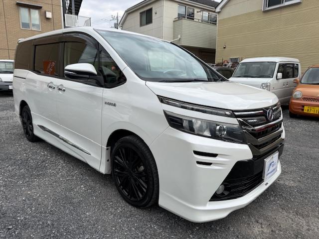 ヴォクシー ハイブリッドV 両側オートスライドドア/SDナビ/地デジ/バックカメラ/フリップダウンモニター/Bluetooth/モデリスタエアロ/18インチアルミ/7人乗り/LEDオートライト/シートヒーター/置くだけ充電(2枚目)