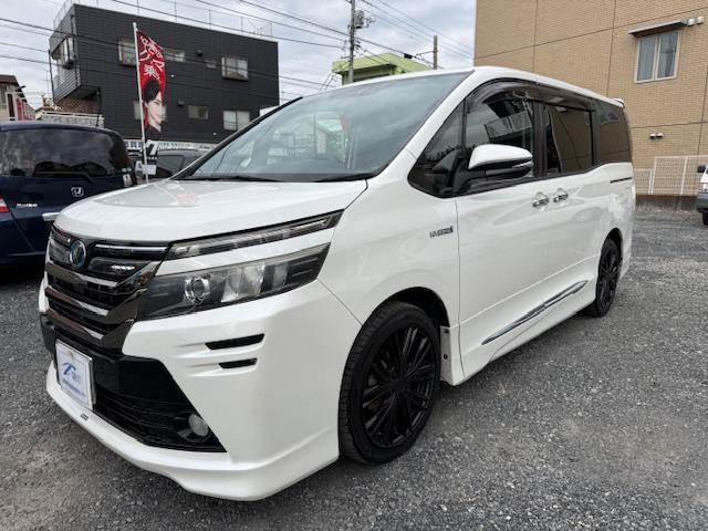 ヴォクシー ハイブリッドV 両側オートスライドドア/SDナビ/地デジ/バックカメラ/フリップダウンモニター/Bluetooth/モデリスタエアロ/18インチアルミ/7人乗り/LEDオートライト/シートヒーター/置くだけ充電(3枚目)