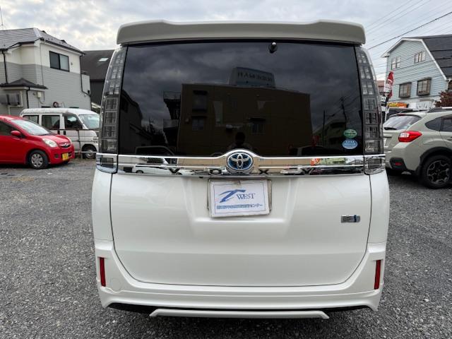 ヴォクシー ハイブリッドV 両側オートスライドドア/SDナビ/地デジ/バックカメラ/フリップダウンモニター/Bluetooth/モデリスタエアロ/18インチアルミ/7人乗り/LEDオートライト/シートヒーター/置くだけ充電(7枚目)
