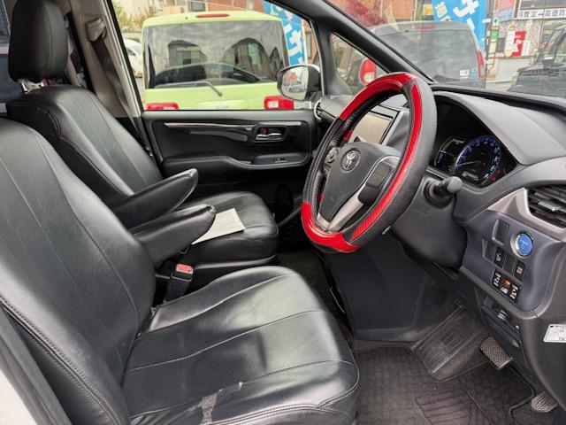 ヴォクシー ハイブリッドV 両側オートスライドドア/SDナビ/地デジ/バックカメラ/フリップダウンモニター/Bluetooth/モデリスタエアロ/18インチアルミ/7人乗り/LEDオートライト/シートヒーター/置くだけ充電(9枚目)