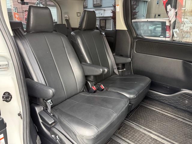 ヴォクシー ハイブリッドV 両側オートスライドドア/SDナビ/地デジ/バックカメラ/フリップダウンモニター/Bluetooth/モデリスタエアロ/18インチアルミ/7人乗り/LEDオートライト/シートヒーター/置くだけ充電(11枚目)