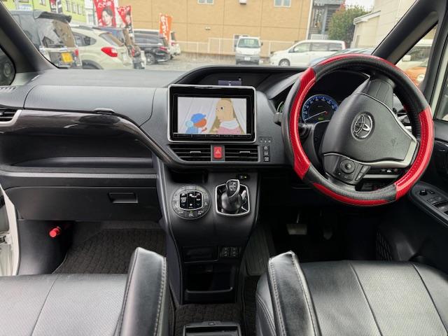 ヴォクシー ハイブリッドV 両側オートスライドドア/SDナビ/地デジ/バックカメラ/フリップダウンモニター/Bluetooth/モデリスタエアロ/18インチアルミ/7人乗り/LEDオートライト/シートヒーター/置くだけ充電(12枚目)