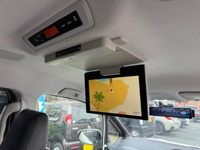 ヴォクシー ハイブリッドV 両側オートスライドドア/SDナビ/地デジ/バックカメラ/フリップダウンモニター/Bluetooth/モデリスタエアロ/18インチアルミ/7人乗り/LEDオートライト/シートヒーター/置くだけ充電(20枚目)