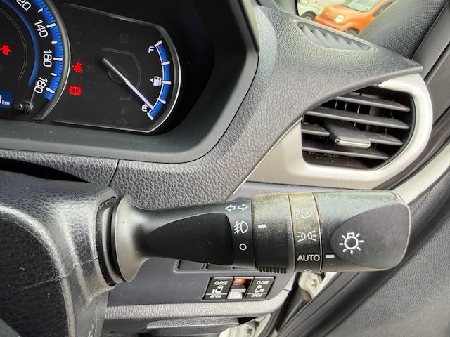 ヴォクシー ハイブリッドV 両側オートスライドドア/SDナビ/地デジ/バックカメラ/フリップダウンモニター/Bluetooth/モデリスタエアロ/18インチアルミ/7人乗り/LEDオートライト/シートヒーター/置くだけ充電(23枚目)