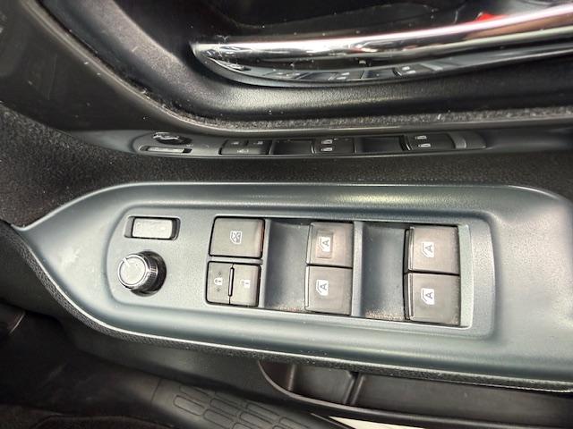 ヴォクシー ハイブリッドV 両側オートスライドドア/SDナビ/地デジ/バックカメラ/フリップダウンモニター/Bluetooth/モデリスタエアロ/18インチアルミ/7人乗り/LEDオートライト/シートヒーター/置くだけ充電(25枚目)