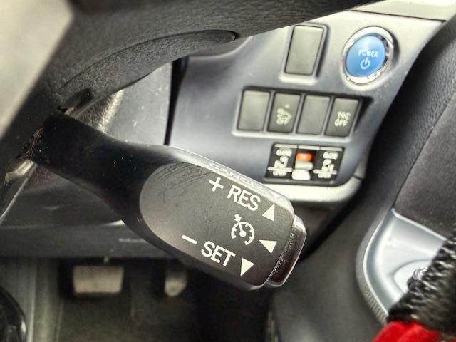 ヴォクシー ハイブリッドV 両側オートスライドドア/SDナビ/地デジ/バックカメラ/フリップダウンモニター/Bluetooth/モデリスタエアロ/18インチアルミ/7人乗り/LEDオートライト/シートヒーター/置くだけ充電(26枚目)