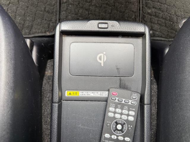 ヴォクシー ハイブリッドV 両側オートスライドドア/SDナビ/地デジ/バックカメラ/フリップダウンモニター/Bluetooth/モデリスタエアロ/18インチアルミ/7人乗り/LEDオートライト/シートヒーター/置くだけ充電(28枚目)