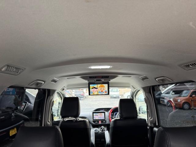 ヴォクシー ハイブリッドV 両側オートスライドドア/SDナビ/地デジ/バックカメラ/フリップダウンモニター/Bluetooth/モデリスタエアロ/18インチアルミ/7人乗り/LEDオートライト/シートヒーター/置くだけ充電(32枚目)