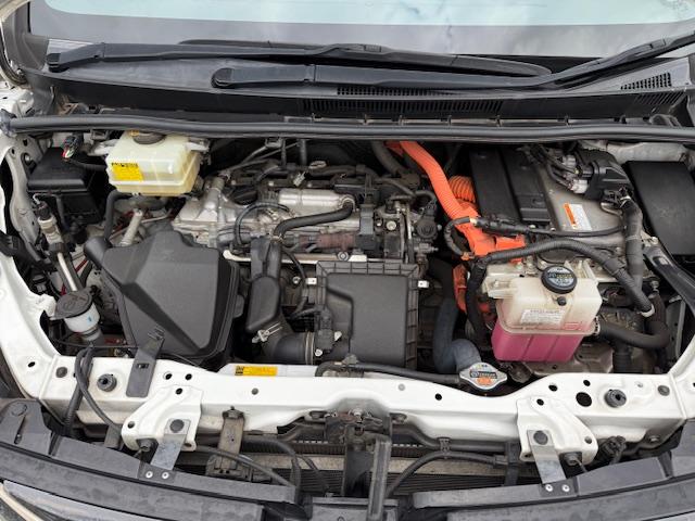 ヴォクシー ハイブリッドV 両側オートスライドドア/SDナビ/地デジ/バックカメラ/フリップダウンモニター/Bluetooth/モデリスタエアロ/18インチアルミ/7人乗り/LEDオートライト/シートヒーター/置くだけ充電(36枚目)