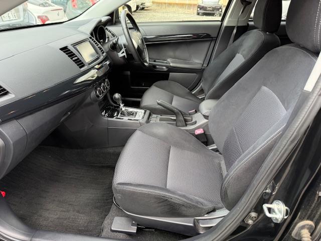 ギャランフォルティススポーツバック ラリーアート　ラリーアート（５名）４ＷＤ／ツインクラッチＳＳＴ／ＤＩＡＴＯＮＥＳＤナビ／地デジ／バックカメラ／Ｂｌｕｅｔｏｏｔｈ／純正１８インチＡＷ／ＥＴＣ／ドラレコ前後カメラ／スマートキー／クルコン／パドルシフト（12枚目）