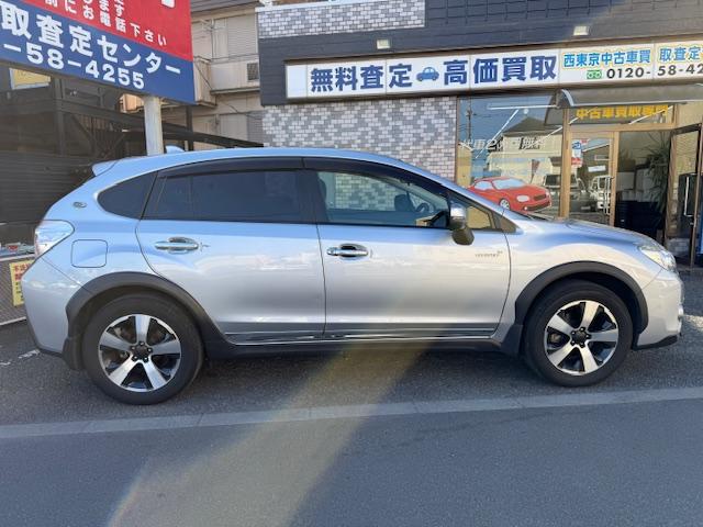 ＸＶハイブリッド ２．０ｉ－Ｌ　アイサイト　ハイブリッド／スマートキー／カロッツェリアメモリーナビ／地デジ／バックカメラ／ＥＴＣ／ＨＩＤオート／純正ＡＷ／レーダークルーズ／Ｂｌｕｅｔｏｏｔｈ／アルミ付スタットレスタイヤ４本／前席パワーシート（5枚目）