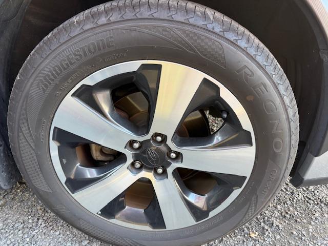 ＸＶハイブリッド ２．０ｉ－Ｌ　アイサイト　ハイブリッド／スマートキー／カロッツェリアメモリーナビ／地デジ／バックカメラ／ＥＴＣ／ＨＩＤオート／純正ＡＷ／レーダークルーズ／Ｂｌｕｅｔｏｏｔｈ／アルミ付スタットレスタイヤ４本／前席パワーシート（10枚目）