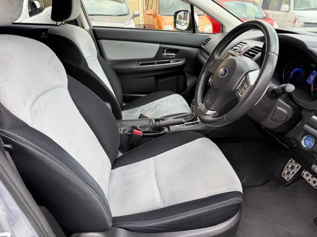 ＸＶハイブリッド ２．０ｉ－Ｌ　アイサイト　ハイブリッド／スマートキー／カロッツェリアメモリーナビ／地デジ／バックカメラ／ＥＴＣ／ＨＩＤオート／純正ＡＷ／レーダークルーズ／Ｂｌｕｅｔｏｏｔｈ／アルミ付スタットレスタイヤ４本／前席パワーシート（12枚目）