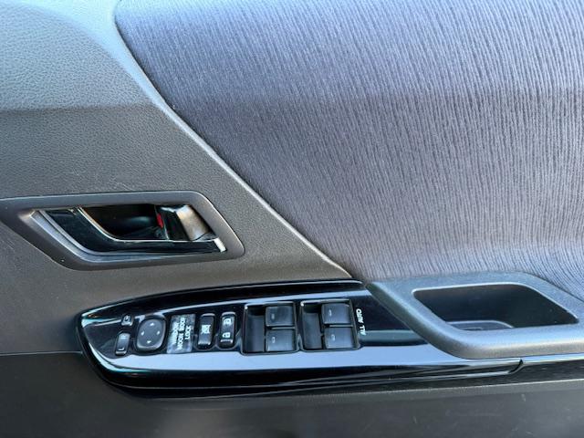 ヴェルファイア ２．４Ｚ　プラチナムセレクション　サンルーフ／両側オートスライドドア／パワーバックドア／メーカーナビ／地デジ／バックカメラ／プレミアムサウンド／フリップダウンモニター／ウッドコンビハンドル／７人乗（25枚目）