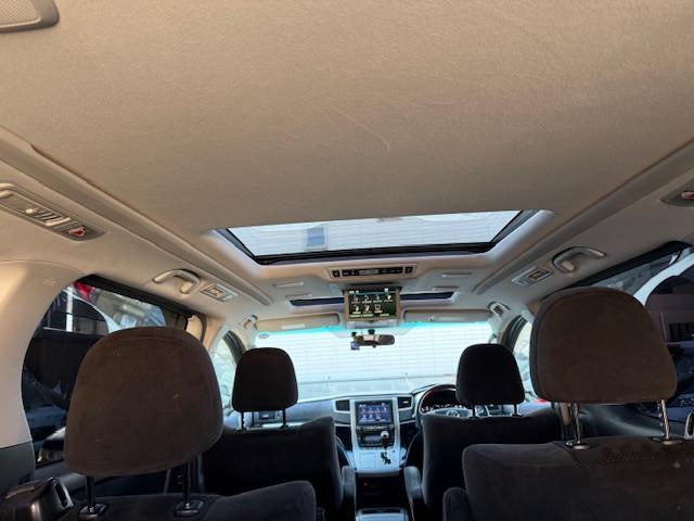 ヴェルファイア ２．４Ｚ　プラチナムセレクション　サンルーフ／両側オートスライドドア／パワーバックドア／メーカーナビ／地デジ／バックカメラ／プレミアムサウンド／フリップダウンモニター／ウッドコンビハンドル／７人乗（37枚目）