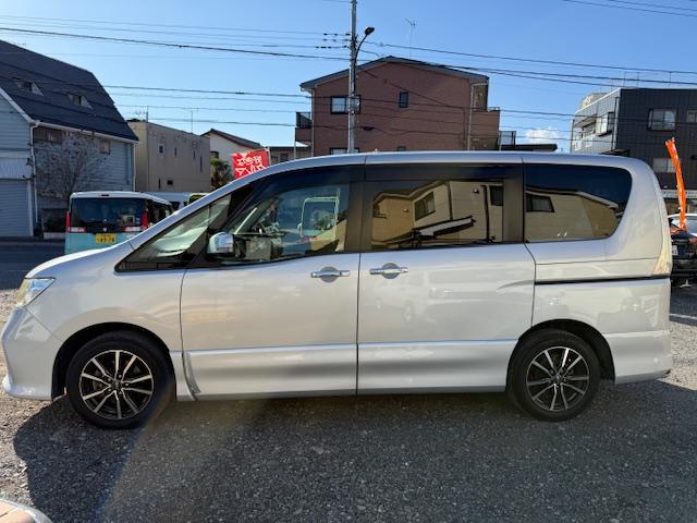 セレナ ハイウェイスター　Ｊパッケージ　インテリキー／両側オートスライドドア／純正ナビ／地デジ／バックカメラ／フリップダウンモニター／ＨＩＤオートライト／社外アルミ／リアサンシェード／後席エアコン／シートバックテーブル／ＥＴＣ／クルコン（5枚目）