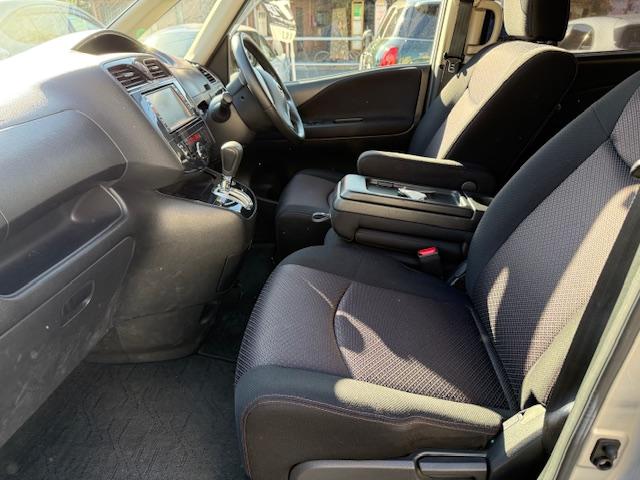 セレナ ハイウェイスター　Ｊパッケージ　インテリキー／両側オートスライドドア／純正ナビ／地デジ／バックカメラ／フリップダウンモニター／ＨＩＤオートライト／社外アルミ／リアサンシェード／後席エアコン／シートバックテーブル／ＥＴＣ／クルコン（25枚目）