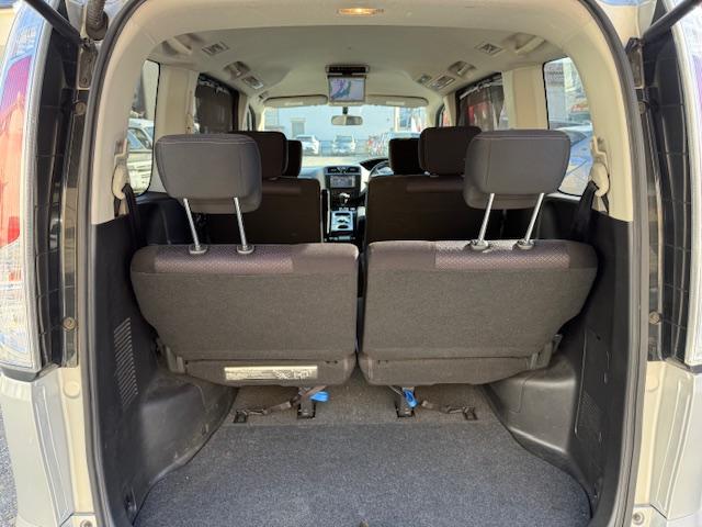 セレナ ハイウェイスター　Ｊパッケージ　インテリキー／両側オートスライドドア／純正ナビ／地デジ／バックカメラ／フリップダウンモニター／ＨＩＤオートライト／社外アルミ／リアサンシェード／後席エアコン／シートバックテーブル／ＥＴＣ／クルコン（27枚目）