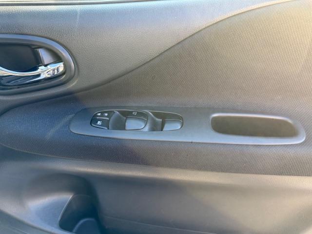 セレナ ハイウェイスター　Ｊパッケージ　インテリキー／両側オートスライドドア／純正ナビ／地デジ／バックカメラ／フリップダウンモニター／ＨＩＤオートライト／社外アルミ／リアサンシェード／後席エアコン／シートバックテーブル／ＥＴＣ／クルコン（32枚目）