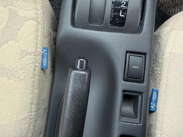 キャリイトラック 　１オーナー走行４千キロＡＺ－ＭＡＸ　４ＷＤ　ラクーン　シンク　カセットコンロ　ベッド　専用シートカバー　カウンターテーブル　走行充電装置　サブバッテリー　１００Ｖコンセント　給排水１０ｌタンク２個（17枚目）