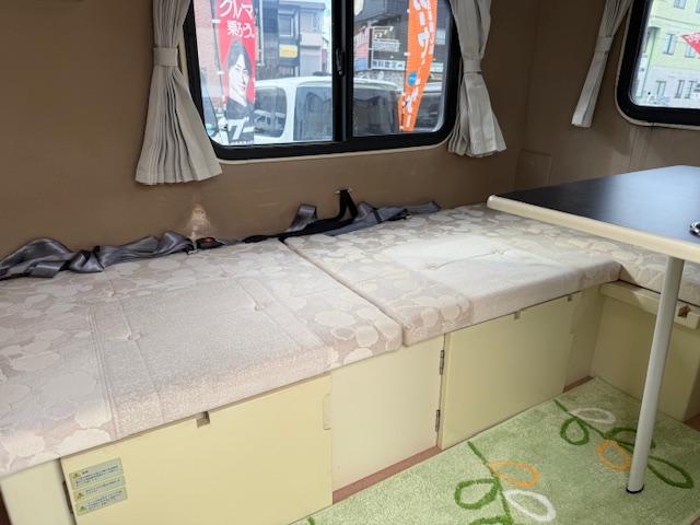 キャリイトラック 　１オーナー走行４千キロＡＺ－ＭＡＸ　４ＷＤ　ラクーン　シンク　カセットコンロ　ベッド　専用シートカバー　カウンターテーブル　走行充電装置　サブバッテリー　１００Ｖコンセント　給排水１０ｌタンク２個（28枚目）