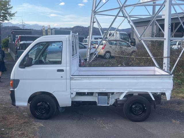 ハイゼットトラック クライマーS 4WD 5速マニュアル車 エアコン 三方開 カラーホワイト 最大積載量350キログラム 修復歴なし MT車(6枚目)