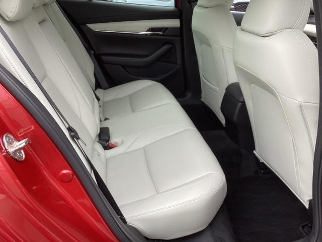 ＭＡＺＤＡ３セダン １．８　ＸＤ　Ｌパッケージ　ディーゼルターボ　８．８インチセンターディスプレイ　衝突被害軽減ブレーキ　ＡＴ誤発進抑制制御　車線逸脱警報　ブラインドスポットモニタリング　カープレイ対応（9枚目）