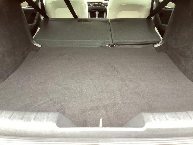 ＭＡＺＤＡ３セダン １．８　ＸＤ　Ｌパッケージ　ディーゼルターボ　８．８インチセンターディスプレイ　衝突被害軽減ブレーキ　ＡＴ誤発進抑制制御　車線逸脱警報　ブラインドスポットモニタリング　カープレイ対応（12枚目）