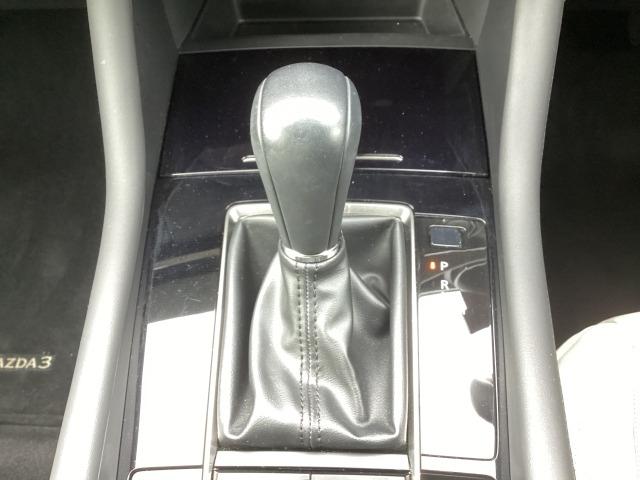 ＭＡＺＤＡ３セダン １．８　ＸＤ　Ｌパッケージ　ディーゼルターボ　８．８インチセンターディスプレイ　衝突被害軽減ブレーキ　ＡＴ誤発進抑制制御　車線逸脱警報　ブラインドスポットモニタリング　カープレイ対応（19枚目）