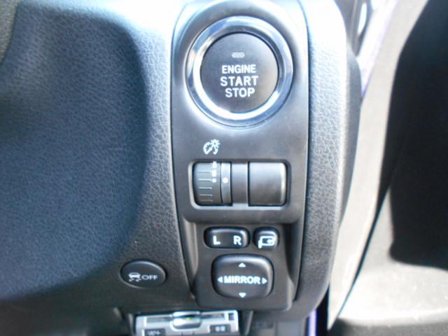 2.5i-Sアルカンターラセレクション 4WD プッシュスタート ガラスルーフ HID フォグ アルミ ETC クルコン パワーシート(29枚目)