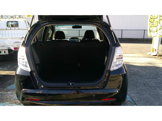 フィットハイブリッド ハイブリッド・10thアニバーサリー 走行距離50600キロ/HIDライト/ETC/アイドリングストップ(14枚目)