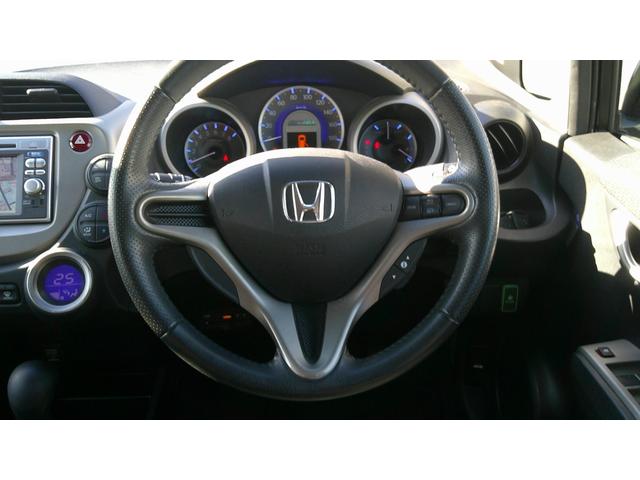 フィットハイブリッド ハイブリッド・10thアニバーサリー 走行距離50600キロ/HIDライト/ETC/アイドリングストップ(16枚目)