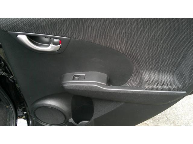 フィットハイブリッド ハイブリッド・10thアニバーサリー 走行距離50600キロ/HIDライト/ETC/アイドリングストップ(30枚目)