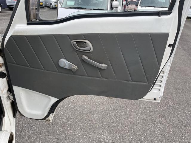 キャリイトラック ＫＡ　パートタイム４ＷＤ　三方開鳥居　ＡＭラジオ　荷台灯　保証書　点検記録簿（29枚目）