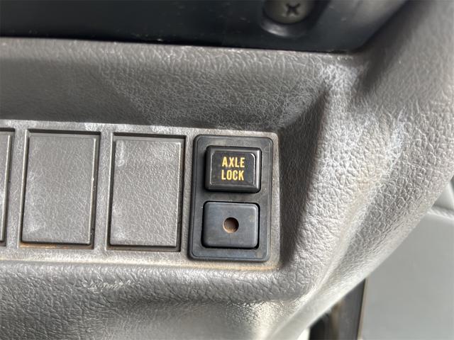 キャリイトラック ＫＡ　パートタイム４ＷＤ　三方開鳥居　ＡＭラジオ　荷台灯　保証書　点検記録簿（34枚目）