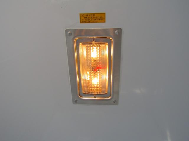 ミニキャブトラック M 東プレ製冷蔵冷凍車・中温ー5℃設定・4WD・4AT・荷箱左ドア・薄型エバボレーター・庫内灯&安全ブザー・ASC・リアソナー・坂道発進アシスト・ぬかるみ脱出アシスト・オートライト・キーレス・助手席エアB(12枚目)