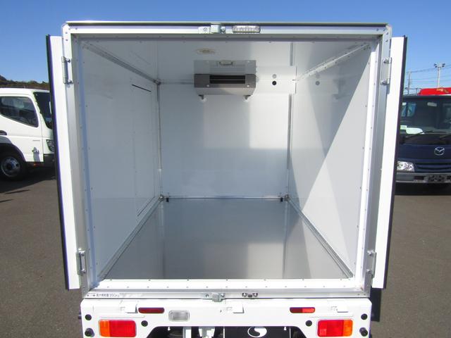 ミニキャブトラック Ｍ　東プレ製冷蔵冷凍車・中温ー５℃設定・４ＷＤ・４ＡＴ・荷箱左ドア・薄型エバボレーター・庫内灯＆安全ブザー・ＡＳＣ・リアソナー・坂道発進アシスト・ぬかるみ脱出アシスト・オートライト・キーレス・助手席エアＢ（9枚目）