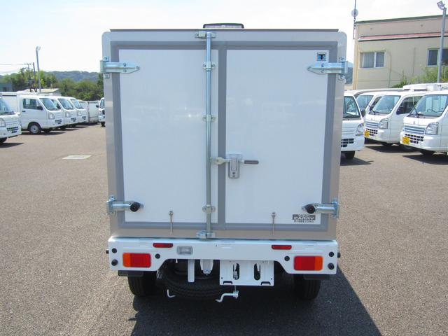 キャリイトラック 　スズキ純正冷蔵冷凍車・低温ー２０℃設定・荷箱左ドア・庫内灯＆安全ブザー・木製スノコ付属・セーフティサポート・リアソナー・坂道発進アシスト・ＥＳＰ・強化リアサス・キーレス・オートライト・助手席エアバッグ（6枚目）