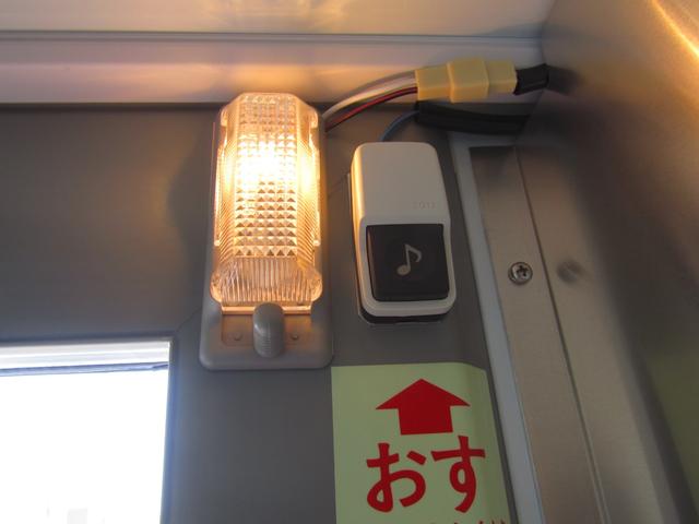 キャリイトラック 　スズキ純正冷蔵冷凍車・低温ー２０℃設定・荷箱左ドア・庫内灯＆安全ブザー・木製スノコ付属・セーフティサポート・リアソナー・坂道発進アシスト・ＥＳＰ・強化リアサス・キーレス・オートライト・助手席エアバッグ（12枚目）