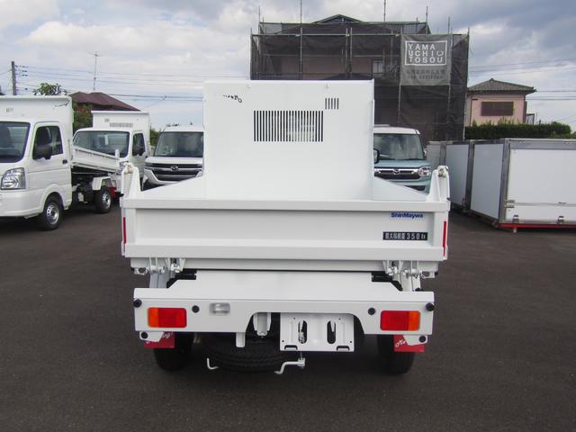 キャリイトラック 　新明和製強化ダンプ・４ＷＤ・５ＭＴ・あおり２５０ｍｍ・電動油圧・強化ヒンジ・脱落防止ピン・前壁プロテクター式鳥居・土砂禁・強化リアサス・リアパーキングセンサー・オートライト・キーレス・助手席エアＢ（6枚目）