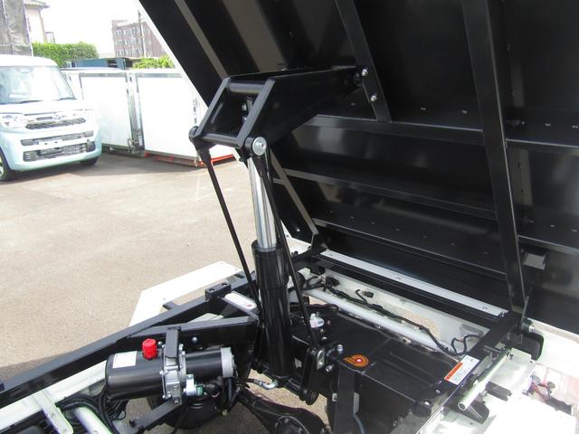 キャリイトラック 　新明和製清掃ダンプ・４ＷＤ・５ＭＴ・アオリ高６００ｍｍ・電動油圧・一方開・後部観音扉・横滑り防止・強化Ｒサス・ぬかるみ脱出アシスト・リアソナー・坂道発進アシスト・・キーレス・オートライト・助手席エアＢ（10枚目）