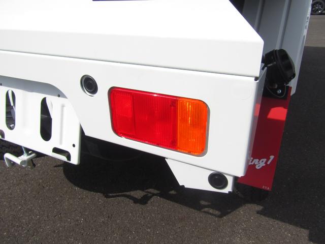 キャリイトラック 　新明和製清掃ダンプ・４ＷＤ・５ＭＴ・アオリ高６００ｍｍ・電動油圧・一方開・後部観音扉・横滑り防止・強化Ｒサス・ぬかるみ脱出アシスト・リアソナー・坂道発進アシスト・・キーレス・オートライト・助手席エアＢ（12枚目）
