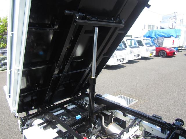 キャリイトラック 　純正新明和製リフトダンプ・高低速２段切替式パートタイム４ＷＤ・デフロック・電動油圧・土砂禁・収納式アウトリガー・セーフティ付・ＥＳＰ・強化Ｒサス・坂道発進アシスト・リアソナー・オートライト・キーレス（9枚目）