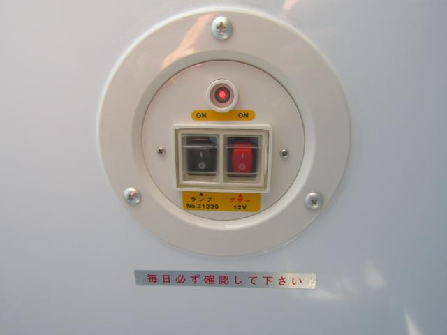 ミニキャブトラック M 東プレ製冷蔵冷凍車・中温ー5℃設定・4WD・5MT・荷箱左ドア・薄型エバボレーター・庫内灯&安全ブザー・ASC・リアソナー・坂道発進アシスト・ぬかるみ脱出アシスト・オートライト・キーレス・助手席エアB(13枚目)