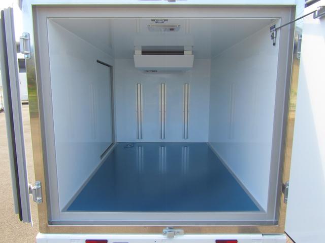 キャリイトラック 　菱重製冷蔵冷凍車・低温ー２５℃設定・荷箱左ドア付・２コンプ・後扉片側９０度ストッパー付・庫内灯＆安全ブザー・ＥＳＰ・強化リアサス・坂道発進アシスト・リアソナー・オートライト・キーレス・箱厚１００ｍｍ（9枚目）