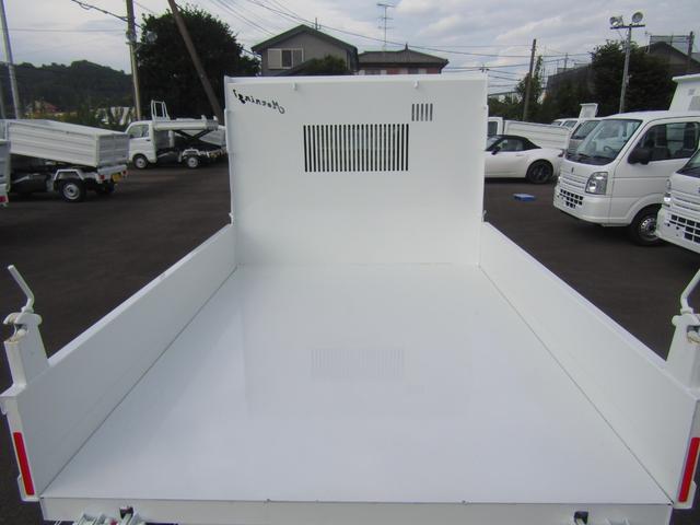 キャリイトラック 新明和製強化ダンプ・4WD・5MT・あおり高250mm・電動油圧・強化ヒンジ・脱落防止ピン・前壁プロテクター式鳥居・土砂禁・ESP・強化リアサス・リアソナー・オートライト・キーレス・助手席エアバッグ(9枚目)