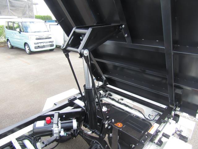 キャリイトラック 新明和製強化ダンプ・4WD・5MT・あおり高250mm・電動油圧・強化ヒンジ・脱落防止ピン・前壁プロテクター式鳥居・土砂禁・ESP・強化リアサス・リアソナー・オートライト・キーレス・助手席エアバッグ(12枚目)