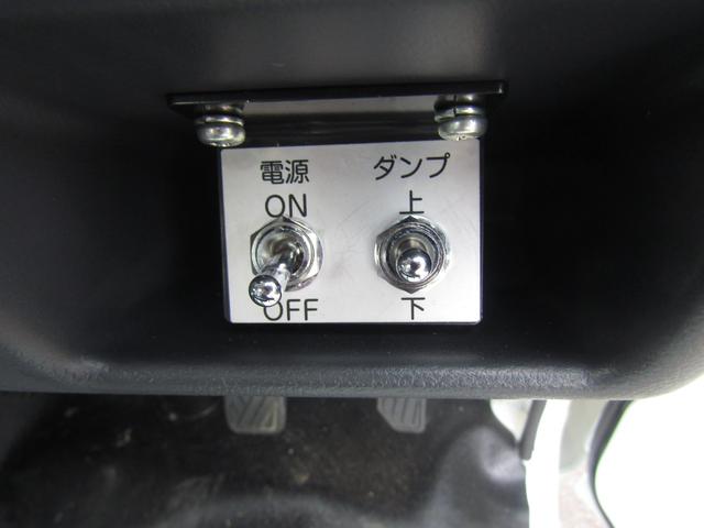 キャリイトラック 新明和製強化ダンプ・4WD・5MT・あおり高250mm・電動油圧・強化ヒンジ・脱落防止ピン・前壁プロテクター式鳥居・土砂禁・ESP・強化リアサス・リアソナー・オートライト・キーレス・助手席エアバッグ(24枚目)