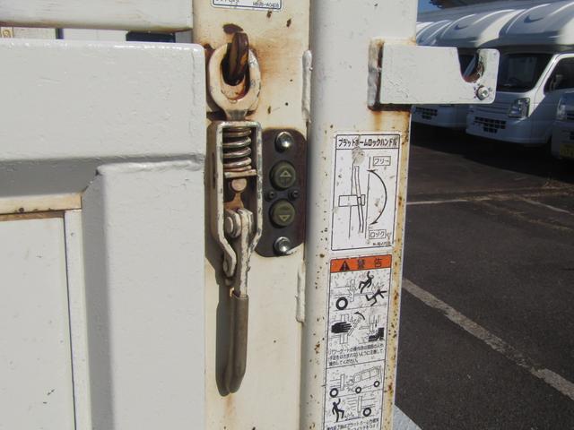 デュトロ 　極東製垂直パワーゲート・テーパ無・左右支柱スイッチ・リフト能力６００ｋｇ・ＭＴ・２．９５ｔ・プリクラッシュセーフティ・ＬＤＡ・ＥＳスタート・ＬＥＤライト・スマートキー・バックカメラ・ＥＴＣ・路肩灯（13枚目）